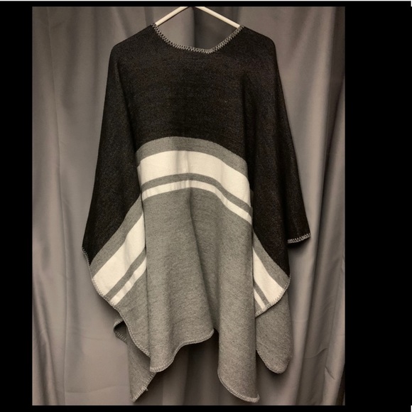 🚨Grey Striped Poncho🚨 - Picture 7 of 7
